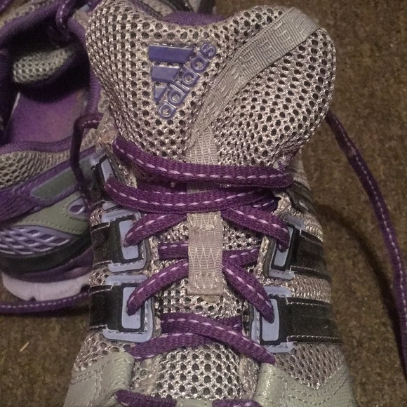 Adidas tennis shoes - Picture 4 of 5